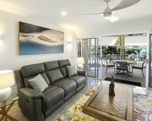 trinity-beach-2-bed-beachfront-deluxe-apartment(1)